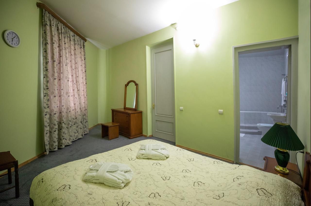 Leader Hotel Gori Eksteriør bilde