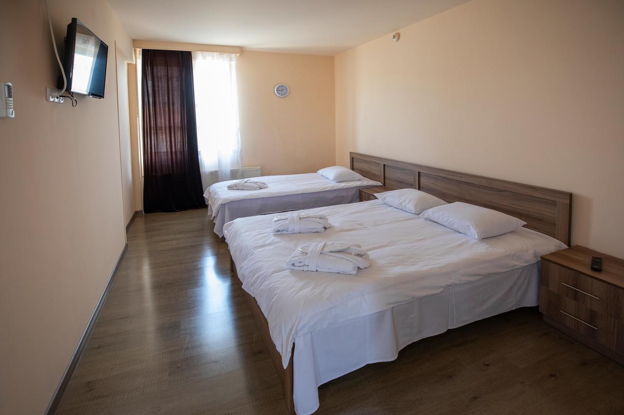 Leader Hotel Gori Eksteriør bilde