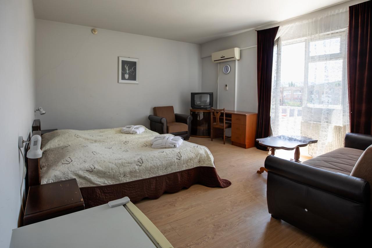 Leader Hotel Gori Eksteriør bilde
