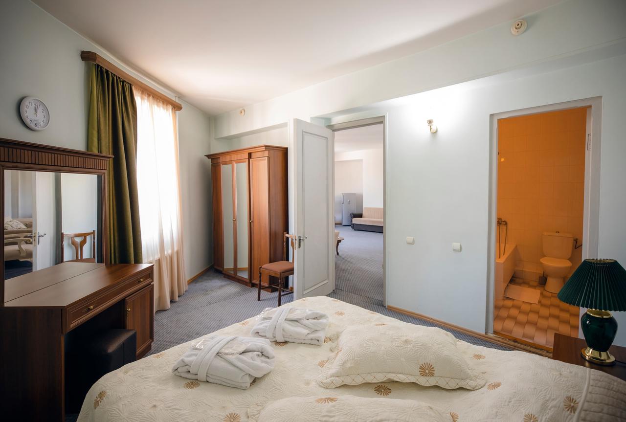 Leader Hotel Gori Eksteriør bilde