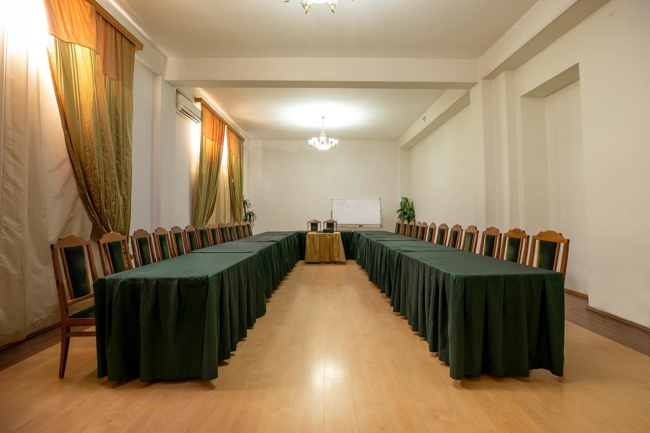 Leader Hotel Gori Eksteriør bilde